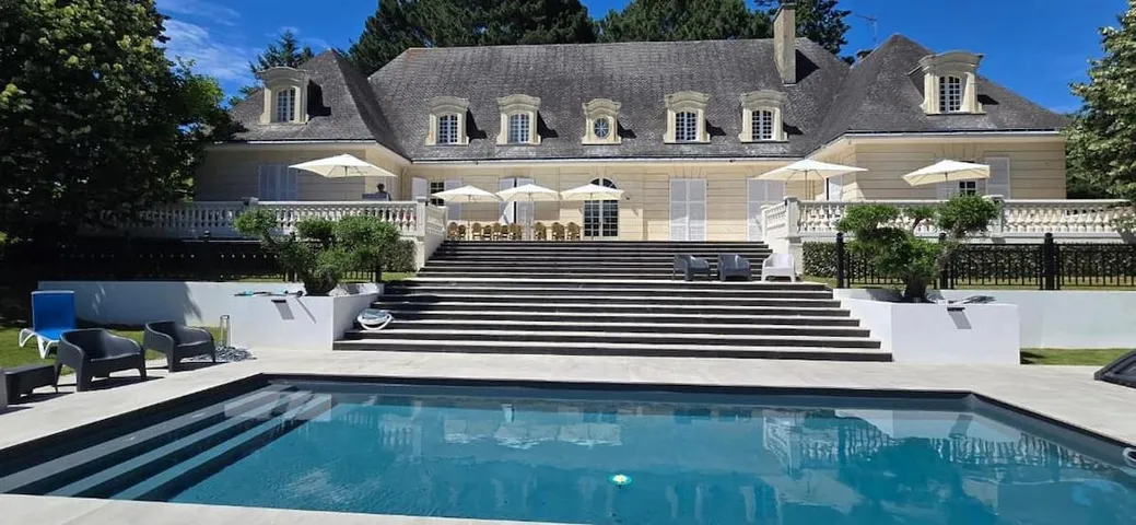 Villa für 15 Personen, mit Ausblick und Garten sowie Pool - 1