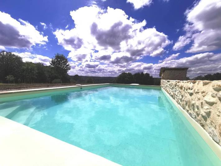 Location de vacances pour 8 personnes, avec Terrasse et Jardin ainsi que Piscine et Vue à Plazac - 2
