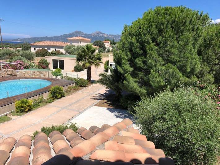 Villa pour 8 personnes, avec jacuzzi ainsi que piscine et jardin, adapté aux familles à Calvi - 2