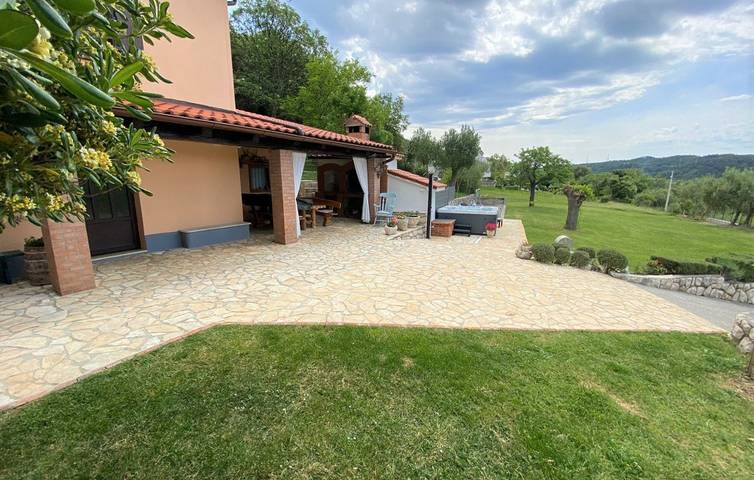 Villa für 6 Personen, mit Garten und Whirlpool sowie Terrasse auf Rab