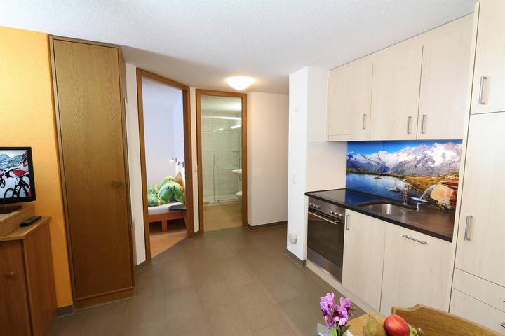 Gîte pour 2 personnes, avec balcon ainsi que jardin et vue, adapté aux familles à Saas-Fee - 4