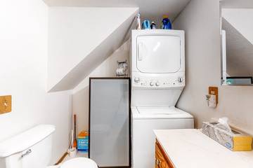 Log Cabin for 6 Guests in Lake Arrowhead, San Bernardino County, Picture 4