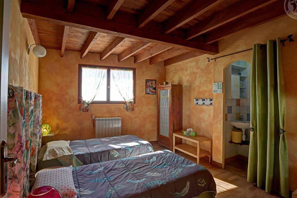 Gîte spacieux avec cour sécurisée - 6 pers. in Chavanay, Parc Naturel Régional du Pilat