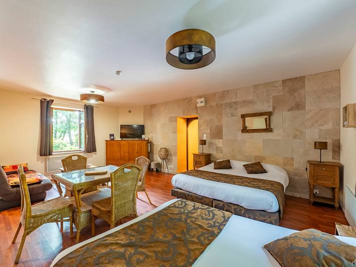 Gîte pour 6 personnes, avec Jacuzzi et Piscine dans l' Ain