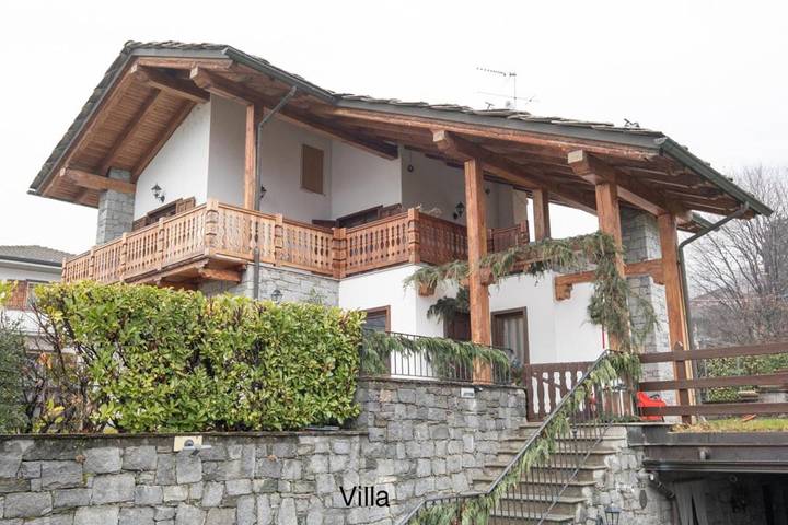 Location de vacances pour 9 personnes, avec Balcon et Jacuzzi ainsi que Terrasse et Jardin à Saint-Christophe