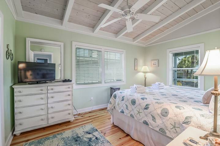 Vacation house for 12 people, with yard and balcony in Pawleys Island