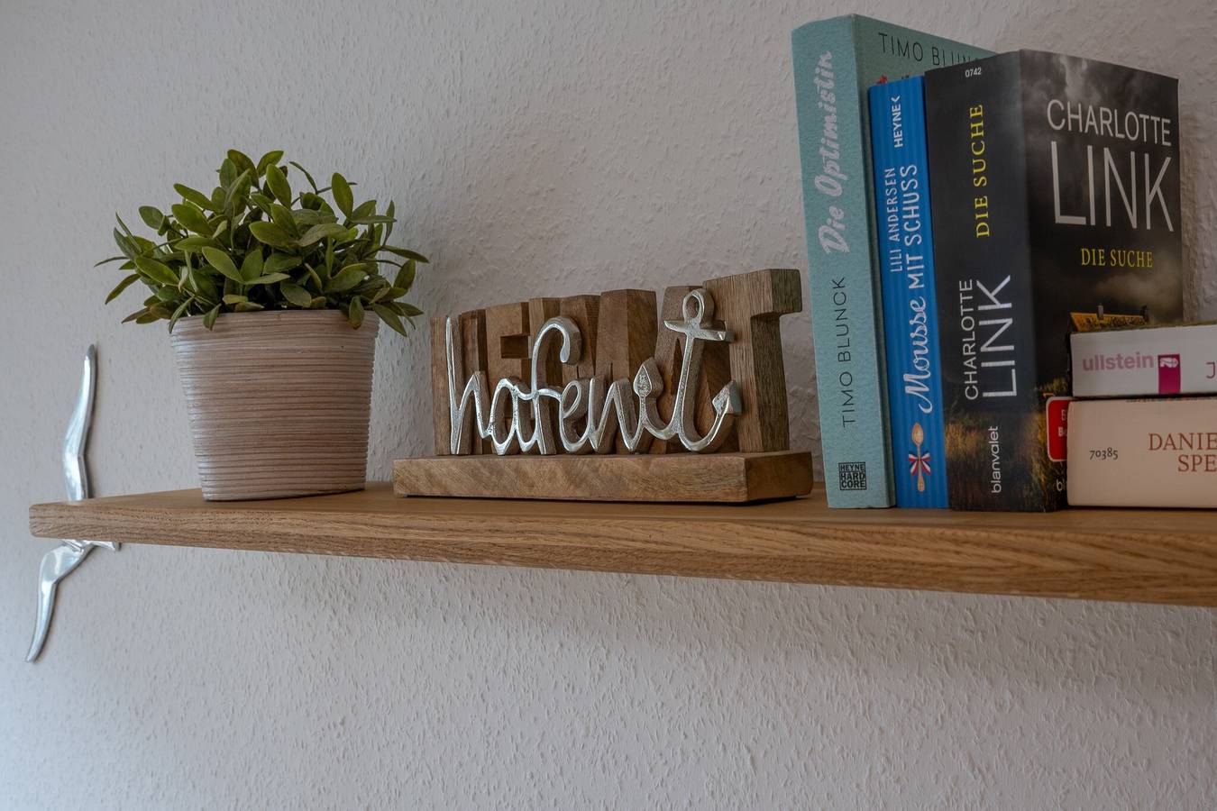 Entire apartment, Apartment 'Ferienhof Paulsen - Seeschwalbe' with Private Terrace and Wi-Fi in Tammensiel, Pellworm