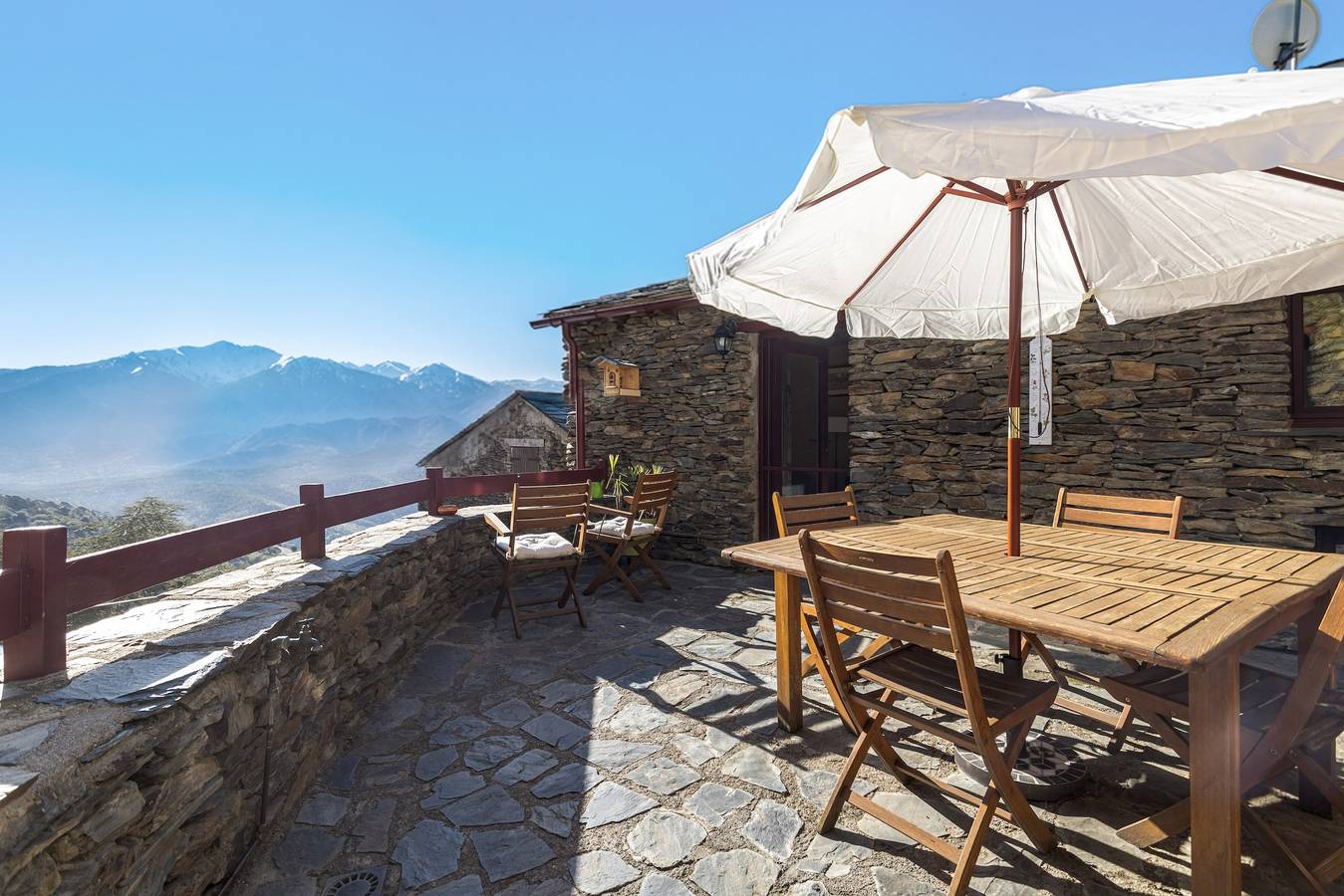 Gîte de la terraza de la fuente in Jujols, Parque Natural Regional de los Pirineos Catalanes