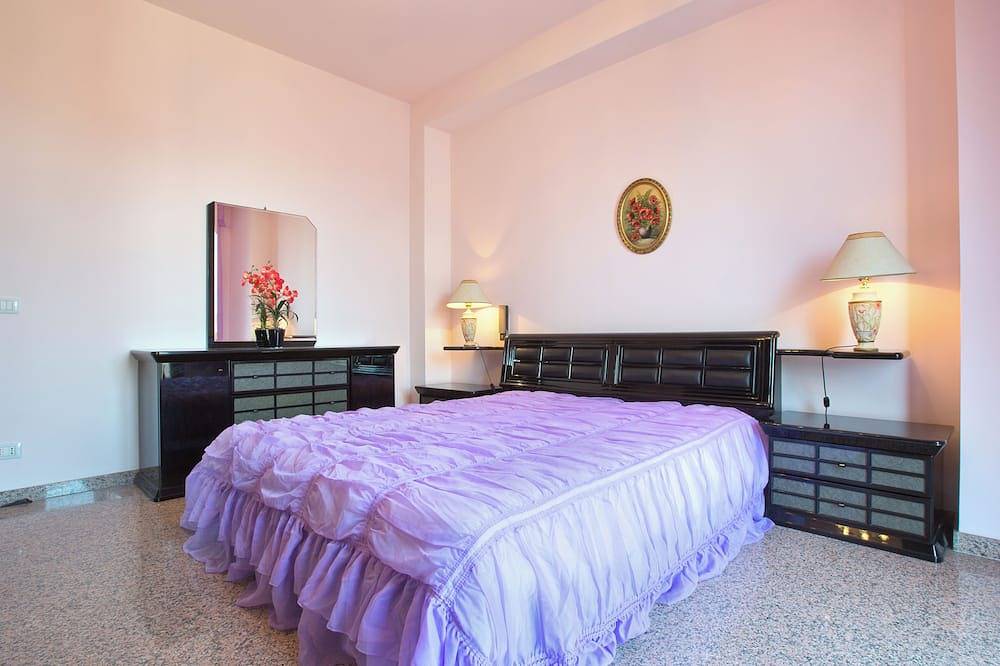 Entire apartment, Paradise Terrace 150 mt Pietre Nere beach in Pozzallo, Ragusa Province