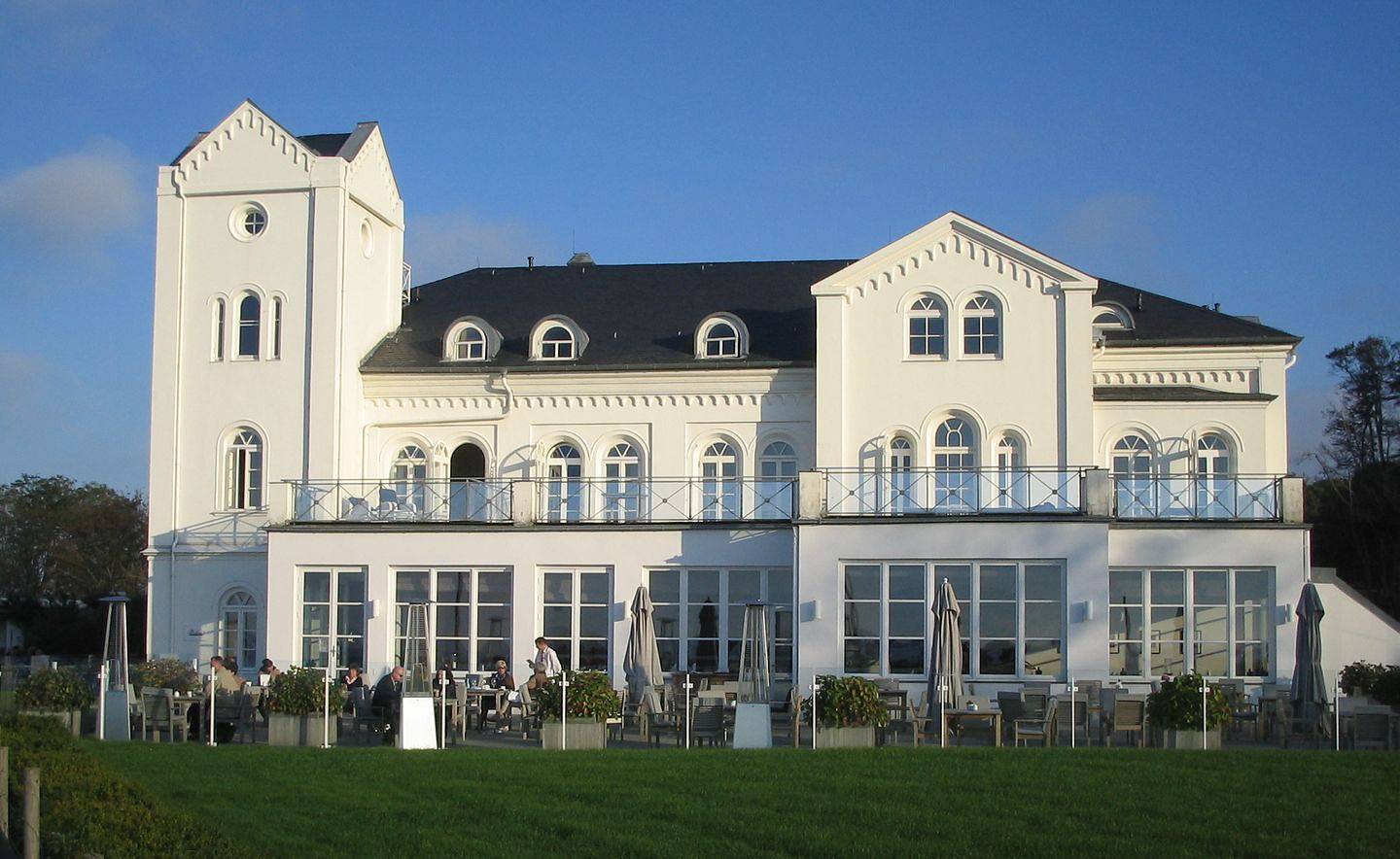 Ganze Wohnung, Exklusive Ferienwohnung mit herrschaftlichem Flair & direktem Meerblick in Heiligendamm, Rostock und Umgebung