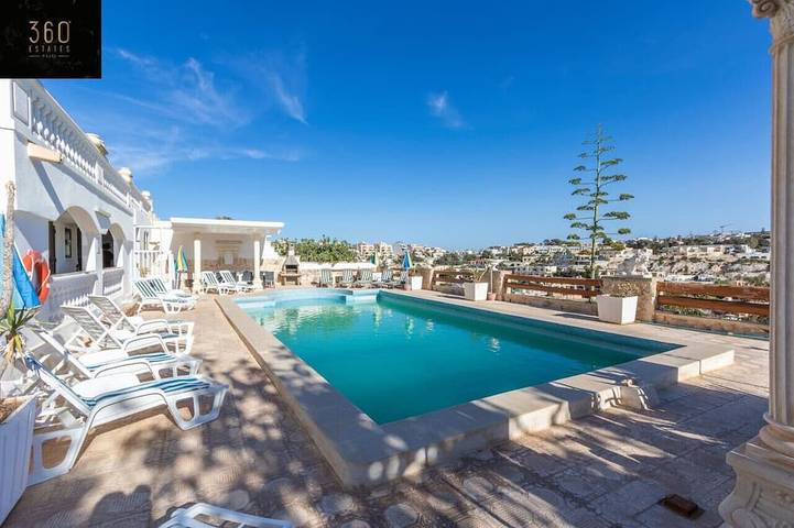 Villa for 10 people, with garden and balcony in Mellieha