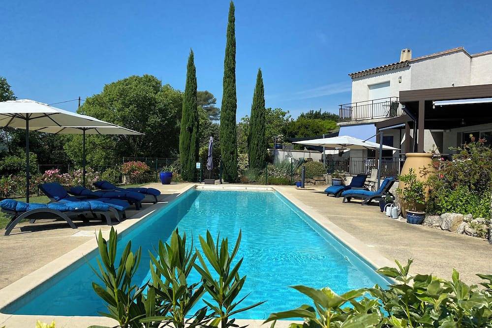 Gîte de luxe moderne avec panoramas de la vallée de la Cèze - 16m piscine in Cornillon, Région de Nîmes