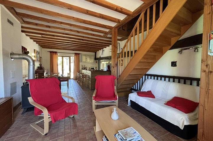 Charmante Scheune mit Garten, Haustiere erlaubt in Châtel-Montagne, Vichy und Umgebung