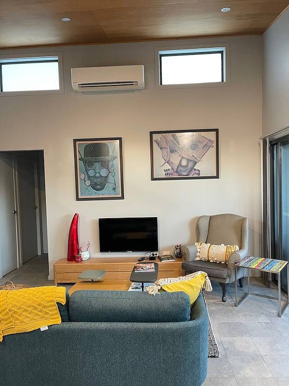 Artnest Getaway Walk to the beach - dog friendly in Ettalong Beach, New South Wales