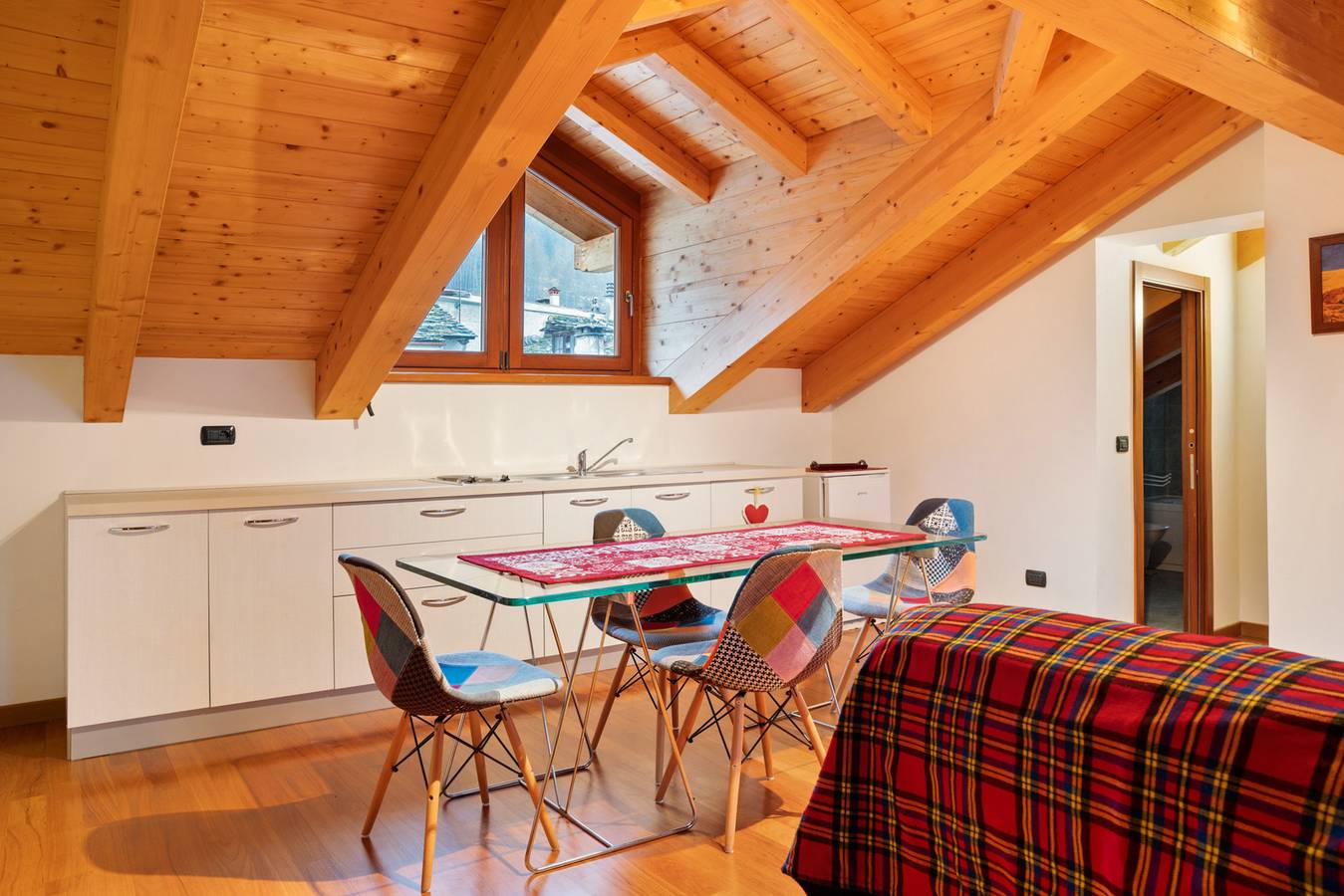 Apartamento entero, Apartamento vacacional "Residencia Chalet Provenzale" con vistas a la montaña in Acceglio, Provincia de Cuneo