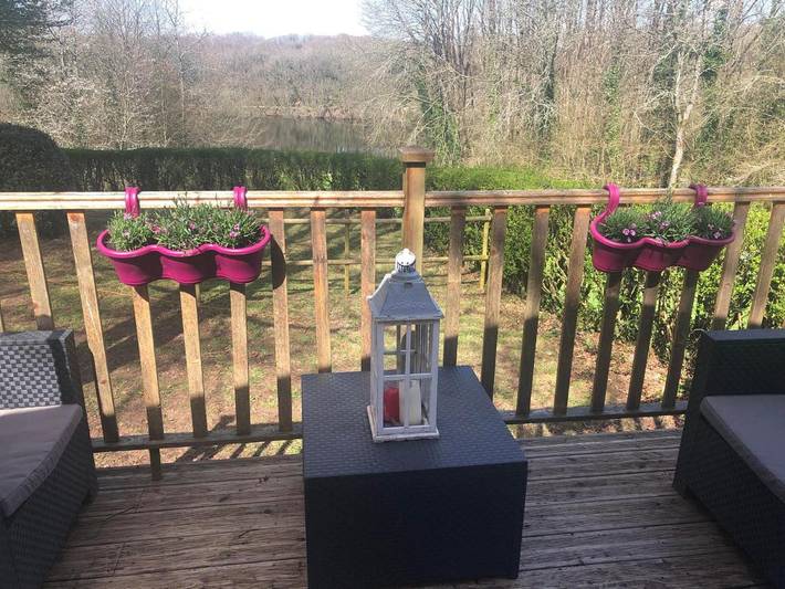 Location de vacances pour 2 personnes, avec terrasse ainsi que vue et vue sur le lac à Commana - 3