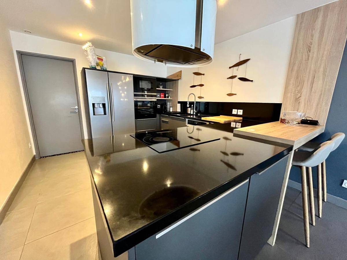 Appartement entier, Apartment in Bourg-lès-Valence, Région de Valence