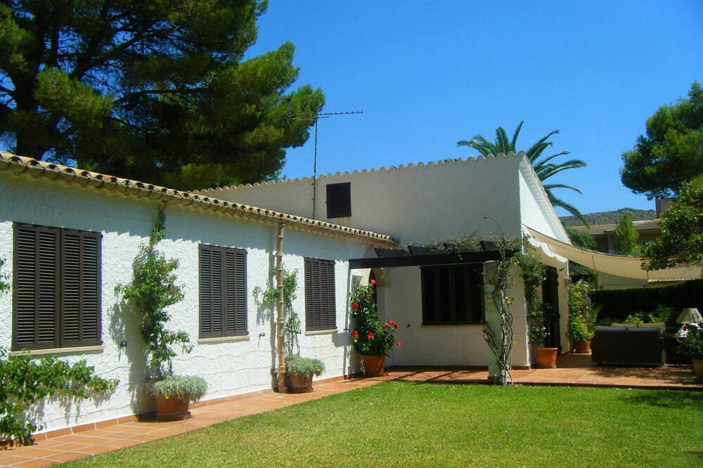 Villa Can Singala, Playa Puerto Pollensa Mallorca ,jardín y piscina privados in Puerto de Pollensa, Pollença
