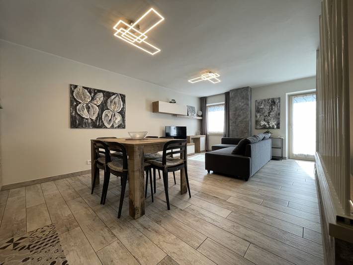 Gîte pour 6 personnes, avec balcon à Carisolo