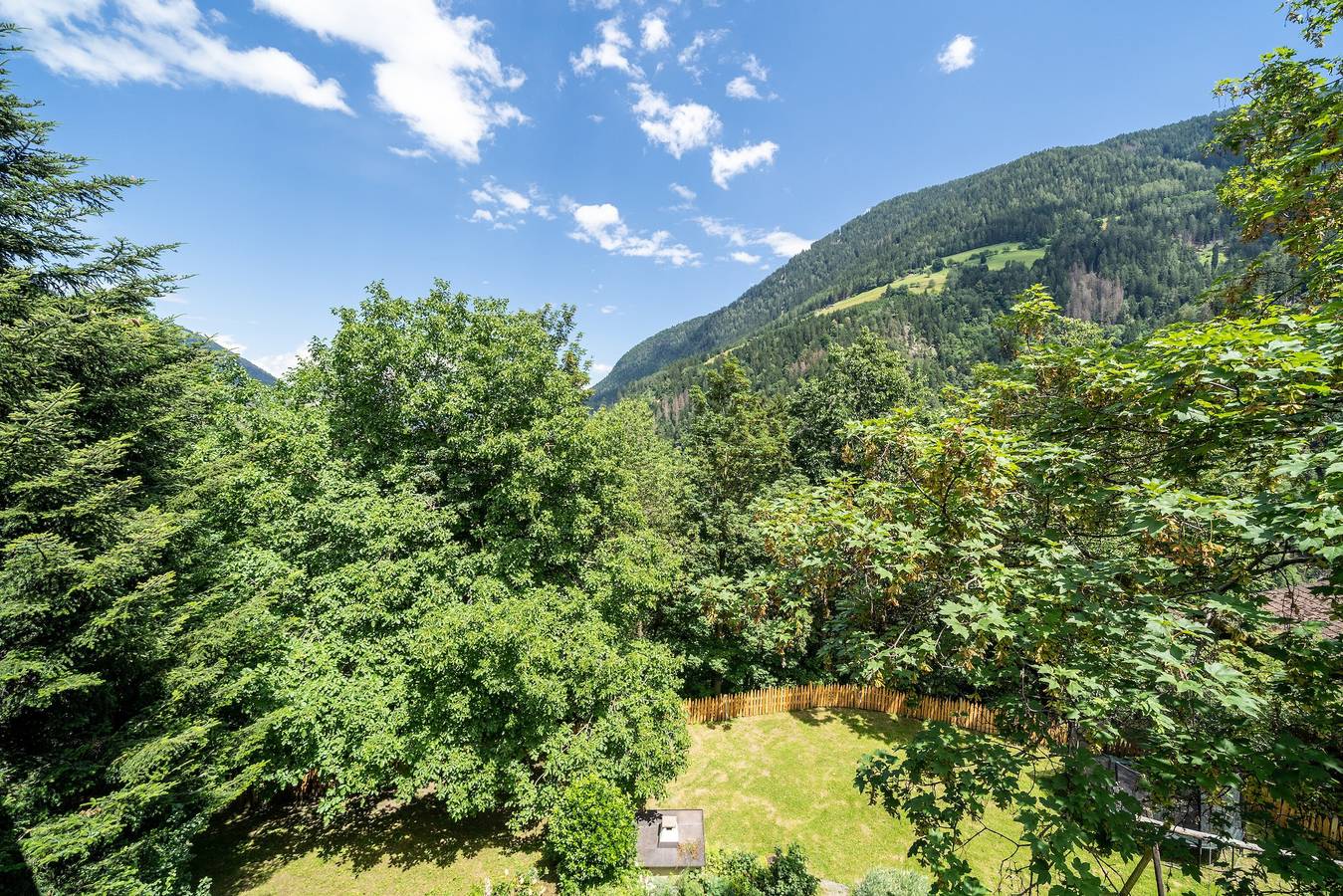 Ganze Wohnung, Ferienwohnung 'Mayrhof Ahorn' mit Bergblick, Wlan & Balkon in St. Pankraz, Ortleralpen