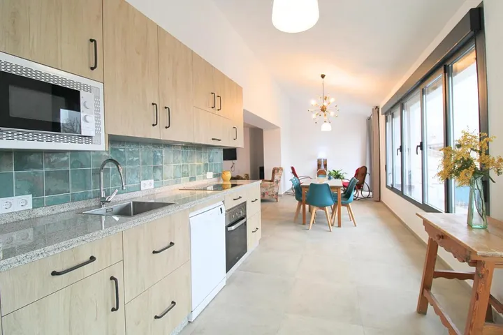 Casa de vacaciones para 8 personas, con jardín además de terraza y piscina - 1