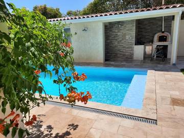 Maison de vacances pour 2 personnes, avec vue ainsi que piscine et jardin à Montarnaud