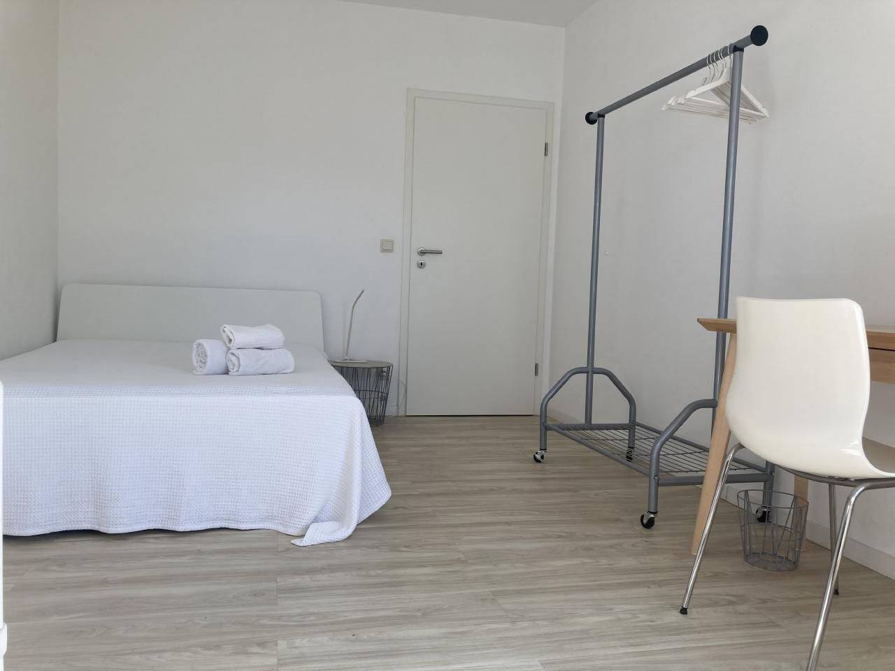 Modernes helles Zimmer im Loft am See in Tegel Berlin, Berlin