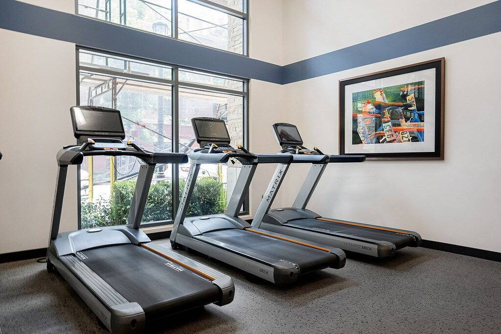 Ganze Wohnung, Gorgeous Redwood City 2Br w/ A/C, Gym & W/D, nr Caltrain, by Blueground in Redwood City, Silicon Valley