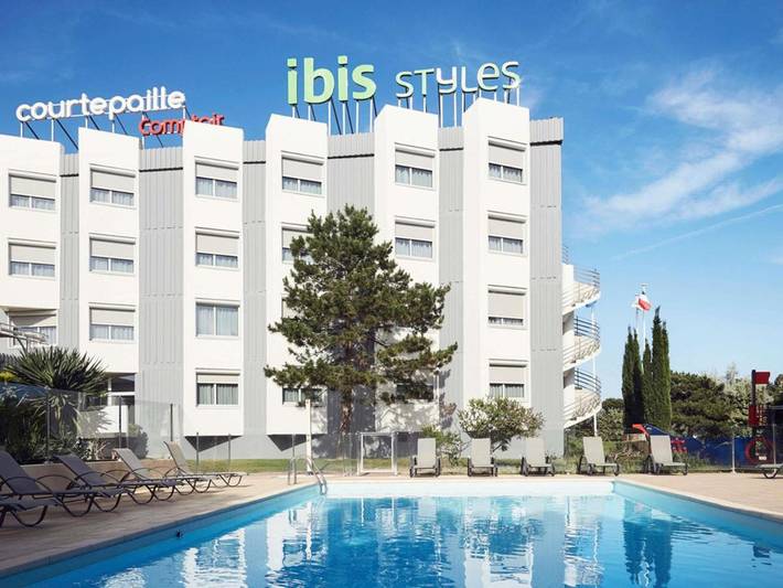 Hôtel pour 4 personnes, avec jardin et piscine, animaux acceptés