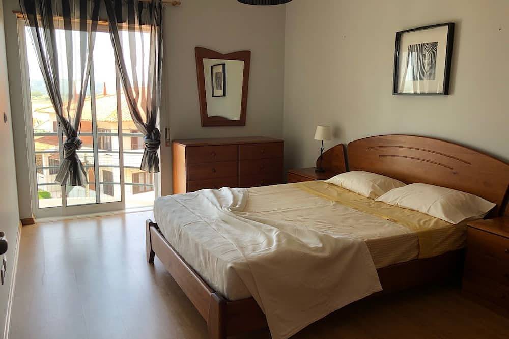 Apartamento entero, Vacaciones en Sao Martinho do Porto - Apartamento de 2 dormitorios, capacidad para 4 personas con una gran piscina in São Martinho do Porto, Leiria District