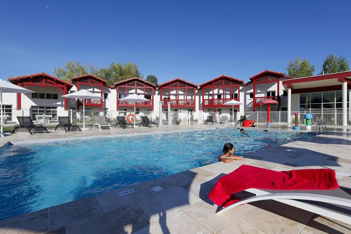 Appart’hôtel pour 4 personnes, avec Jardin et Piscine
