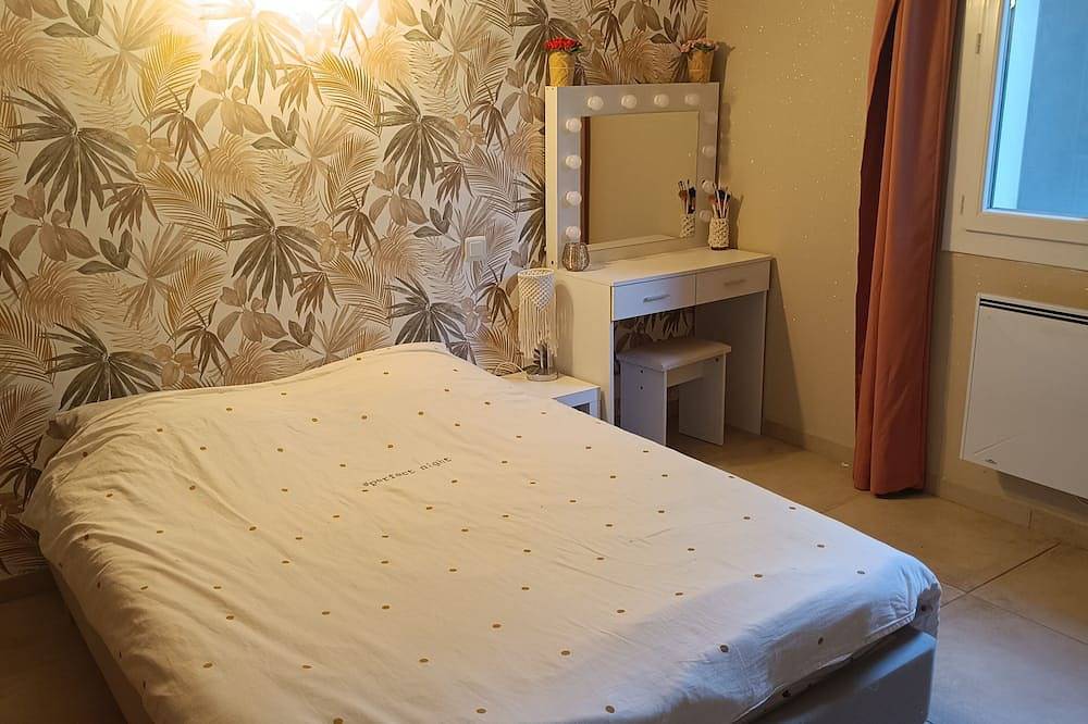 Quiet villa with private pool and large garden in Althen-des-Paluds, Vaucluse