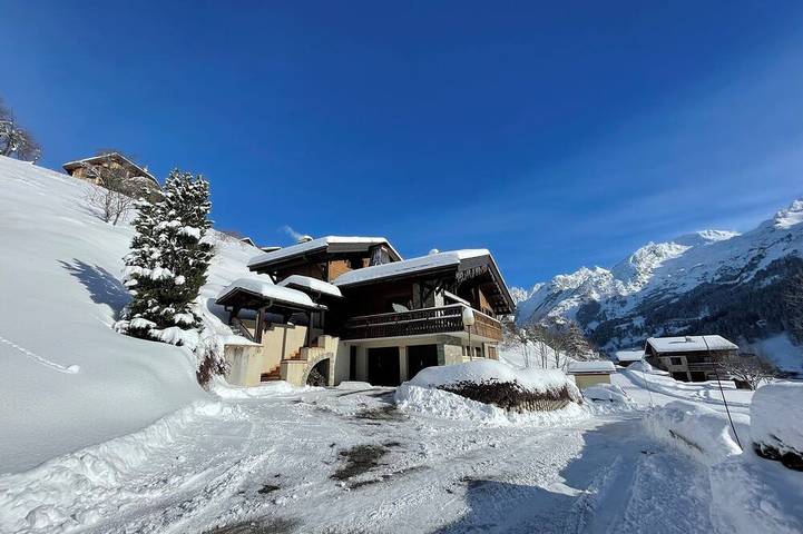 Chalet pour 13 personnes, avec jardin et balcon ainsi que jacuzzi et sauna à La Clusaz