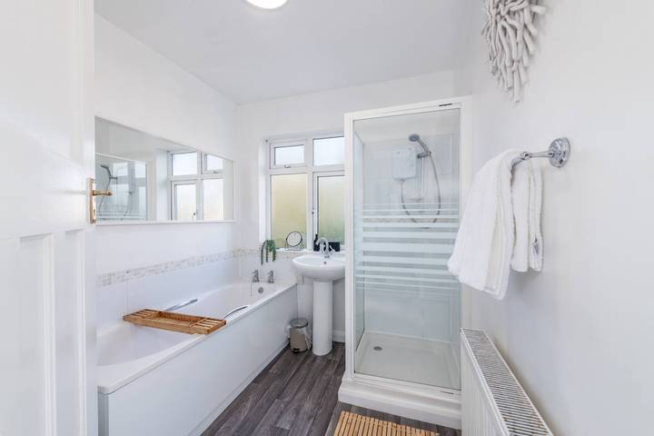 Encantadora casa de 3 dormitorios en Wolverhampton con bañera de hidromasaje privada in Wolverhampton, Birmingham y alrededores