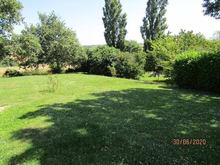 Gîte pour 2 personnes, avec jardin et piscine ainsi que vue et terrasse à Calmont - 3