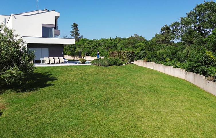 Reizendes Apartment mit einem Schlafzimmer, Pool, in der Nähe der Küste und des Stadtzentrums in Krnica, Marčana