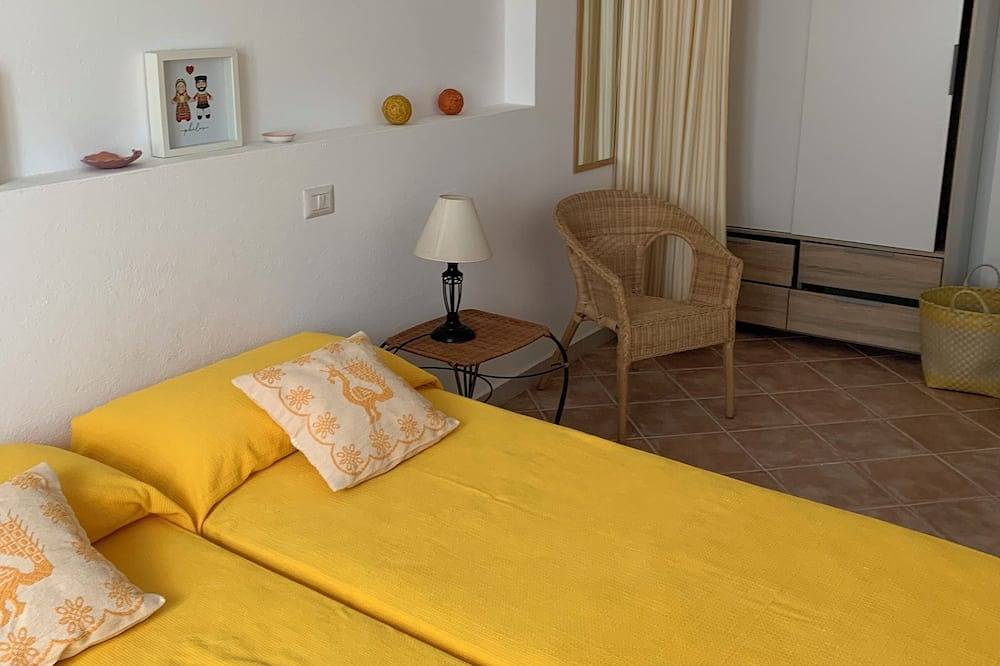 Entire apartment, Arrubiu - small but comfy, perfect for singles, couples w. small children (P3399 in Cabras, Stagno di Càbras