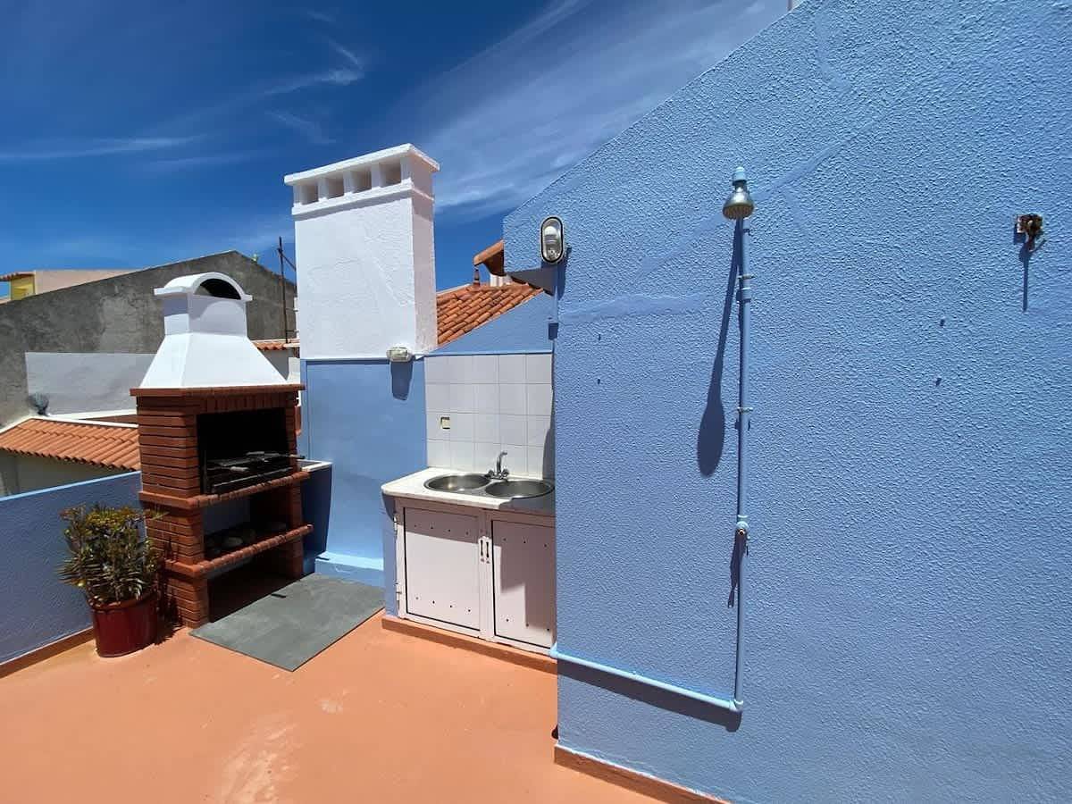 Ganze Wohnung, Ferienwohnung für 7 Personen mit Balkon/Terrasse in Praia da Areia Branca, Lourinhã
