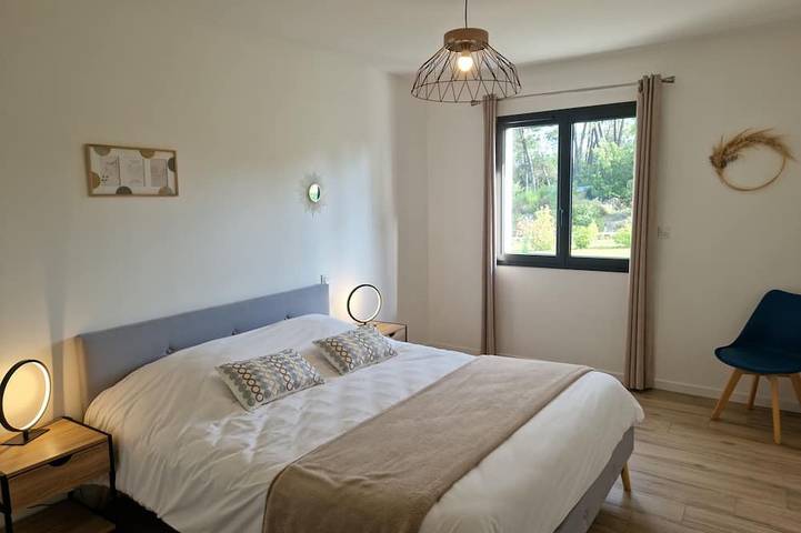 Location de vacances pour 6 personnes, avec terrasse ainsi que jacuzzi et jardin à Montréal (Rhône-Alpes) - 3