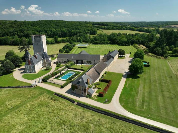 Château pour 7 personnes, avec piscine et terrasse dans Indre