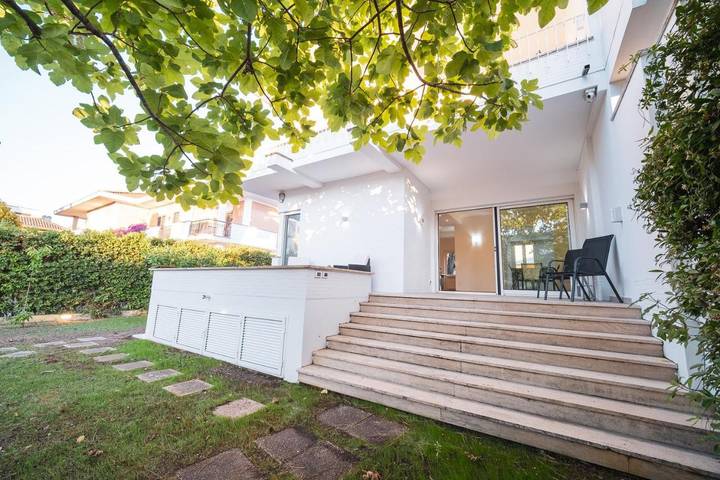 Location de vacances pour 8 personnes, avec jardin et jacuzzi à Fregene - 4