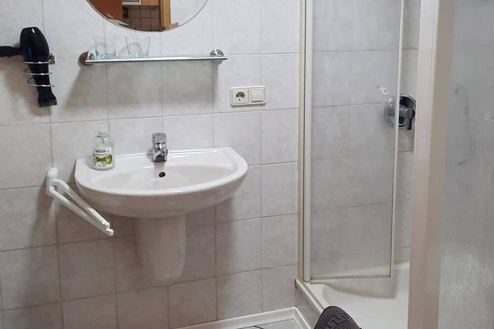 Ganze Wohnung, Große Ferienwohnung 2 - Haus Petra in Gleiszellen-Gleishorbach, Südliche Weinstraße
