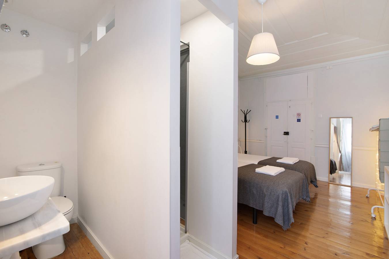 Quarto 'Quarto 6' com terraço partilhado, Wi-Fi e ar condicionado in São Pedro (Faro), Faro