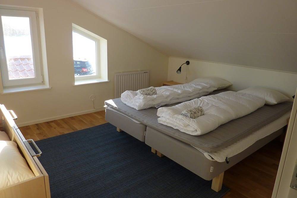 Grosse Hoch standard Ferienhaus, Sauna, Aussen Wihrlpool, boat in Filipstad, Värmland