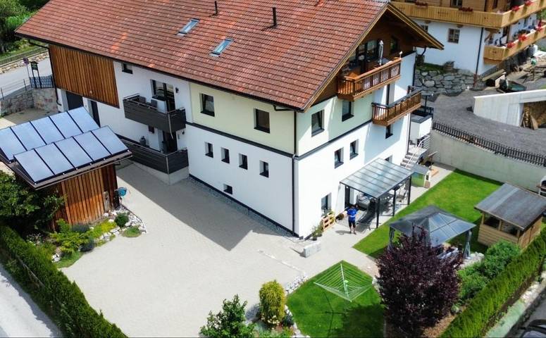 Ferienwohnung für 4 Personen, mit Terrasse und Garten sowie Ausblick in Fendels
