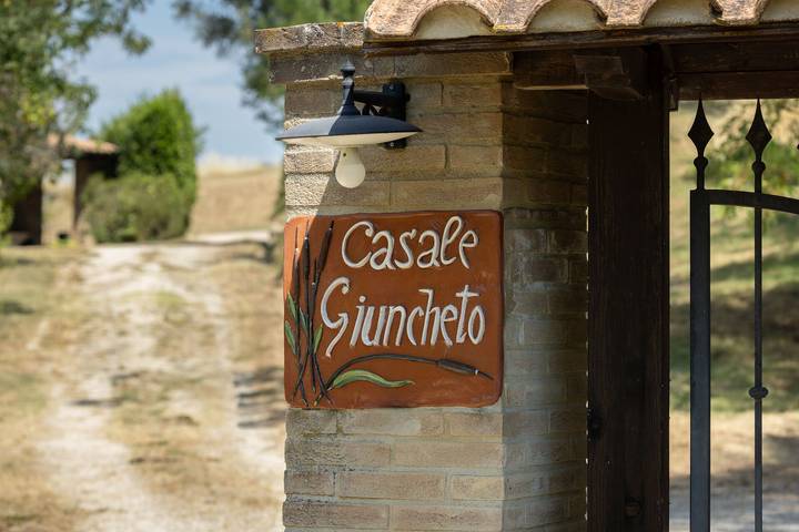 Entire apartment, Il Giuncheto Apartments, Pool, Umbrian Countryside - Il Giuncheto, Monolocale Lago 2 in Perugia, Perugia Province