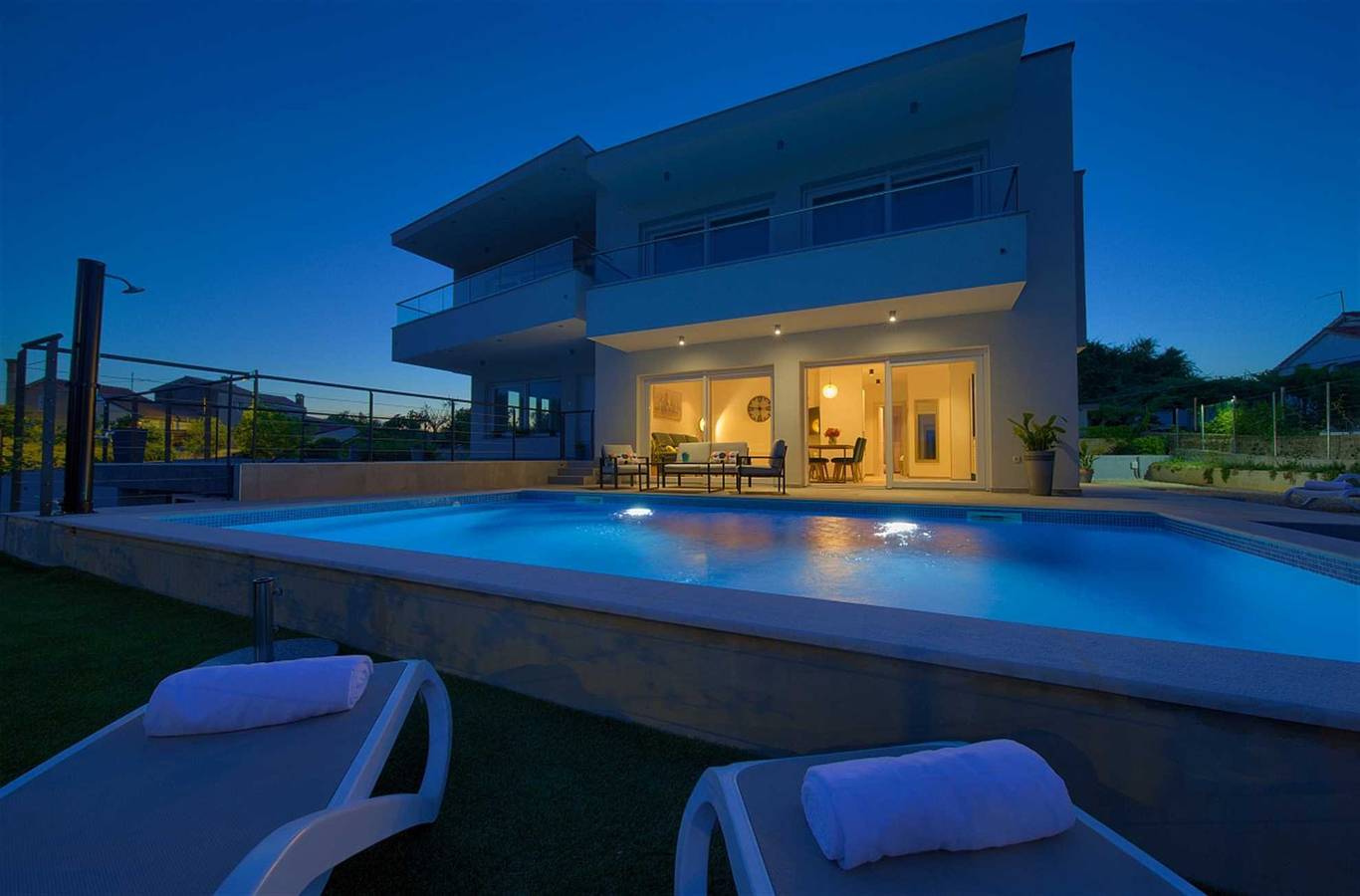 Ganze Wohnung, Ferienwohnung Timmy mit privatem Pool und Meerblick in Krk Stadt, Krk