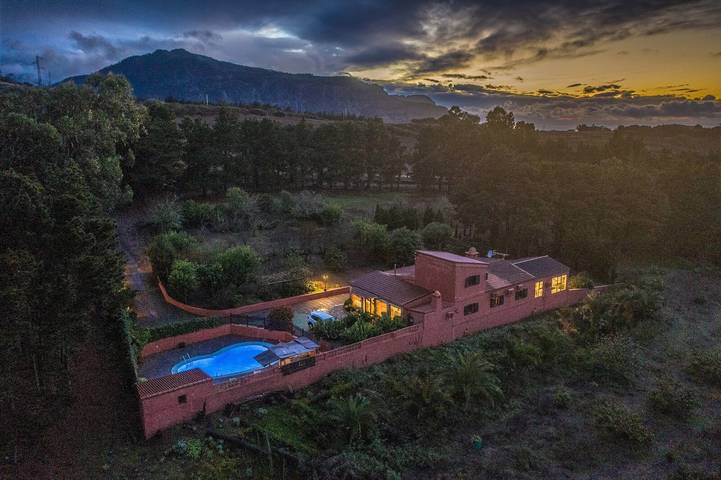 Cheap villa for 8 people, with Balcony and Garden