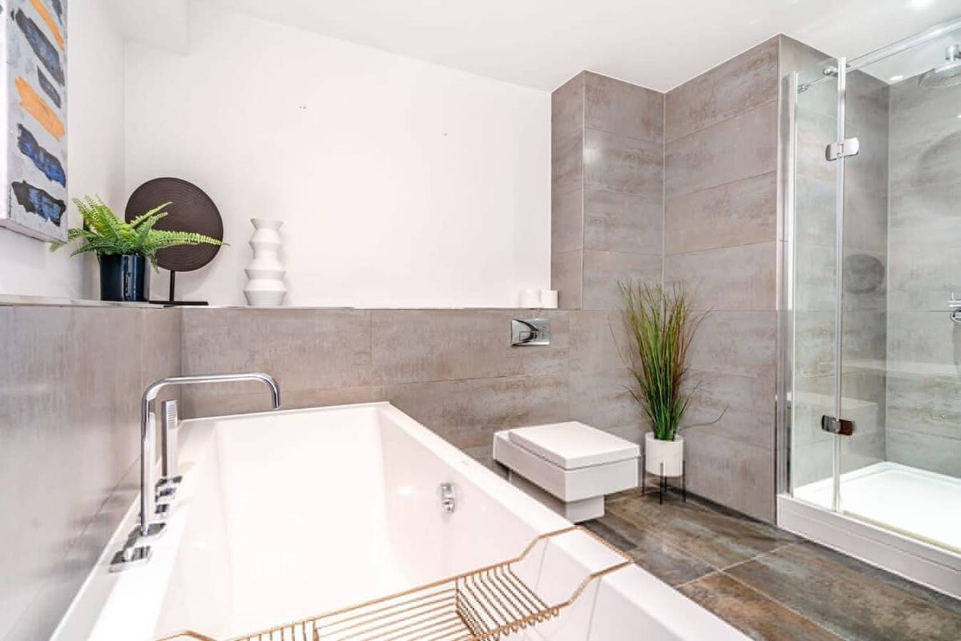 Entire apartment, Refined Spacious Covent Garden Apartment in Covent Garden, London