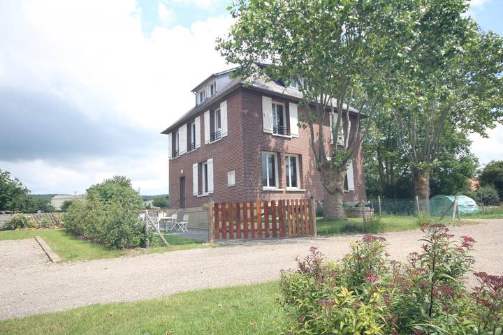 Gîte pour 6 personnes, avec jardin et terrasse, animaux acceptés à Mesnières-en-Bray